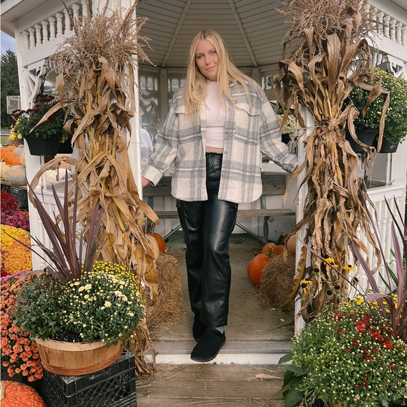 Meet your Posher, Morgan - Picture 2 of 2